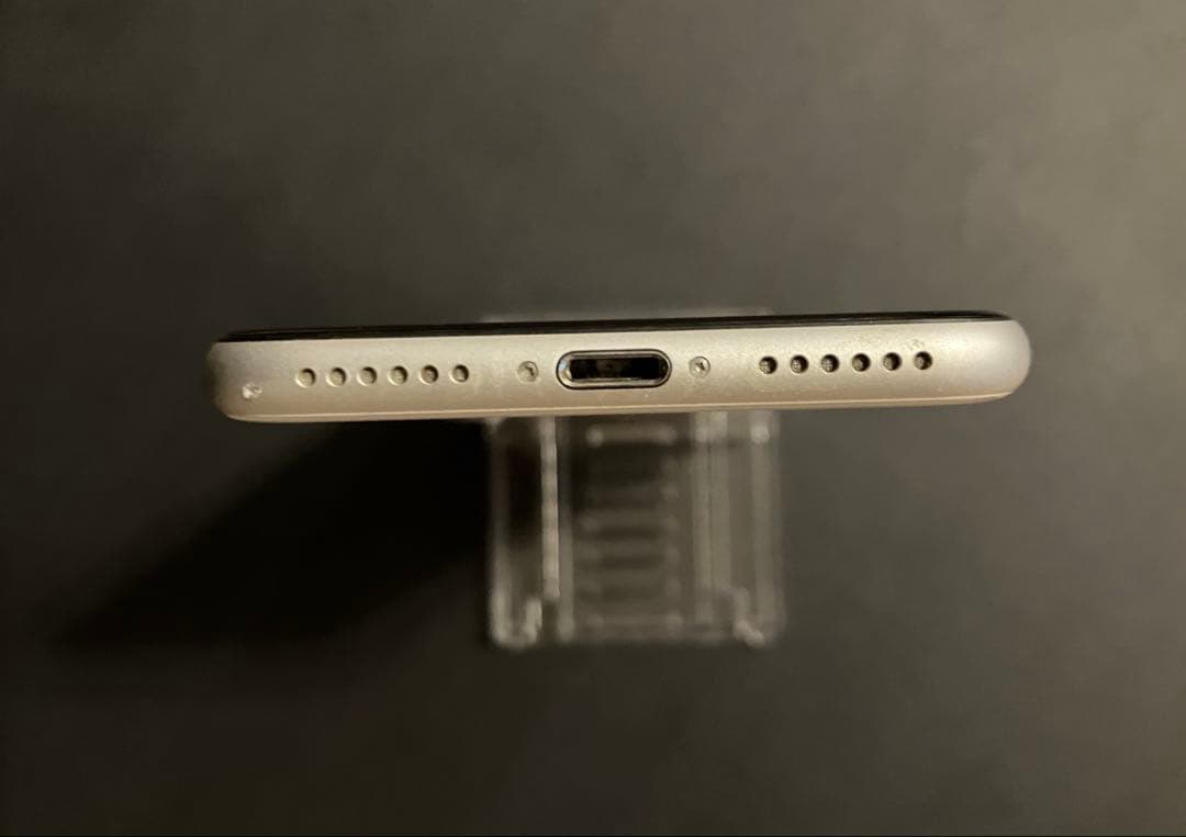 Apple iPhone 第2世代(SE2) 64GB ホワイト