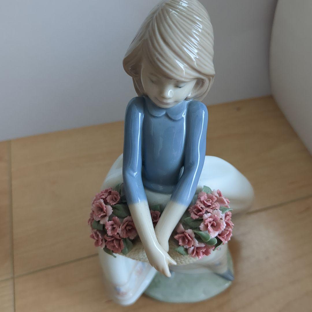 リヤドロ　5月の花を持つ女性（スペシャルバージョン）