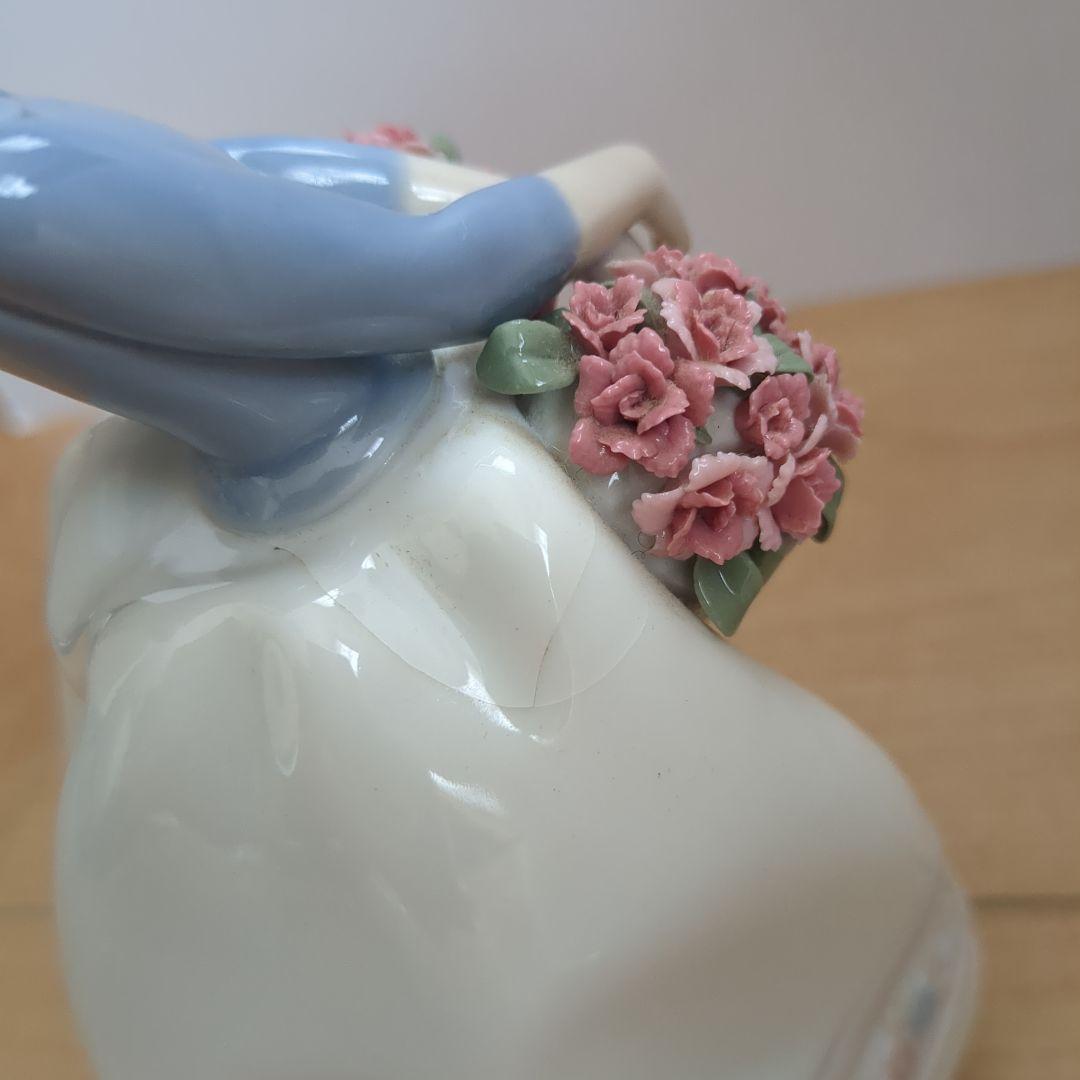 リヤドロ　5月の花を持つ女性（スペシャルバージョン）