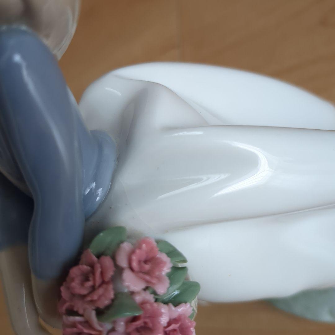 リヤドロ　5月の花を持つ女性（スペシャルバージョン）