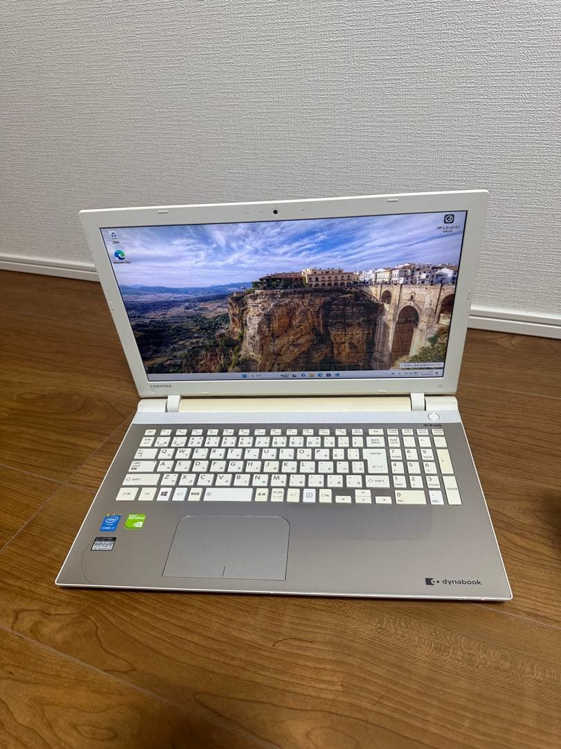 東芝 AB65/RGSD i7 SSD256GB GeForce 930M