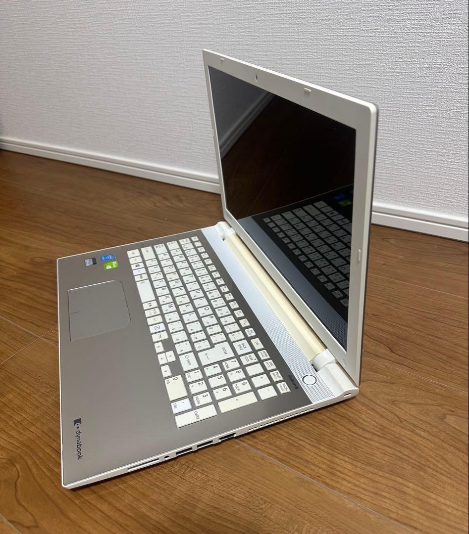 東芝 AB65/RGSD i7 SSD256GB GeForce 930M