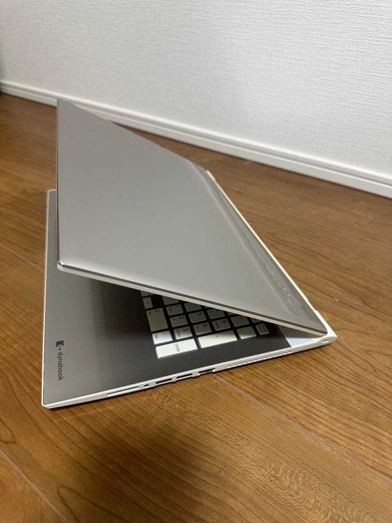 東芝 AB65/RGSD i7 SSD256GB GeForce 930M