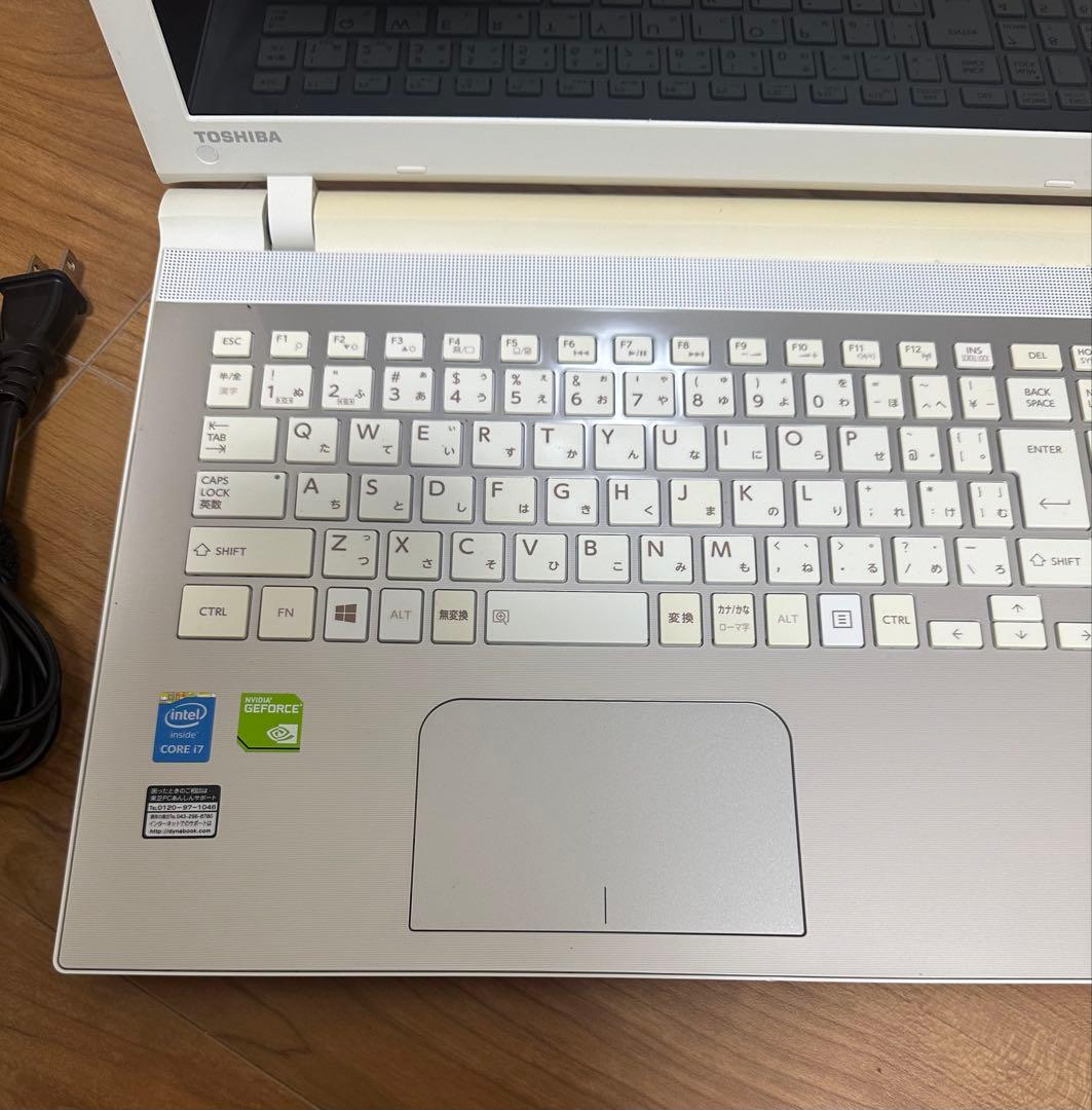 東芝 AB65/RGSD i7 SSD256GB GeForce 930M