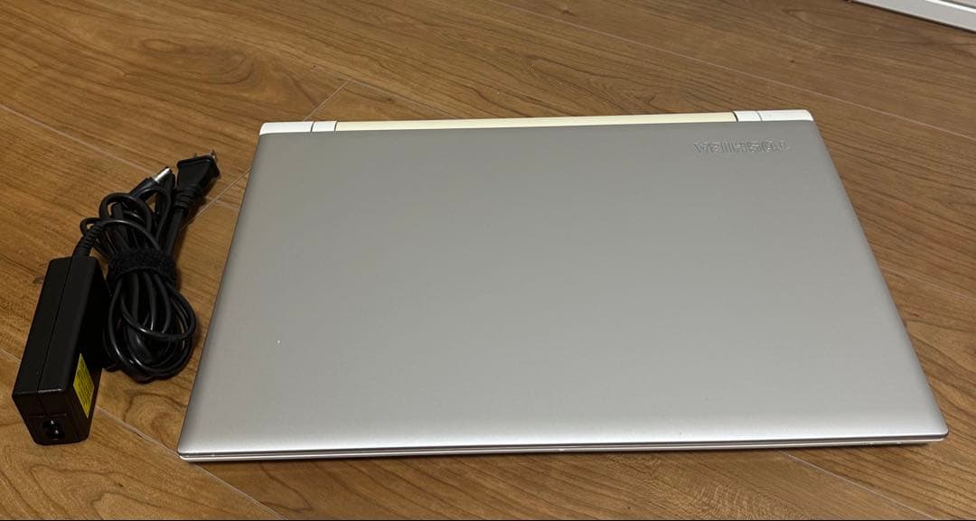 東芝 AB65/RGSD i7 SSD256GB GeForce 930M