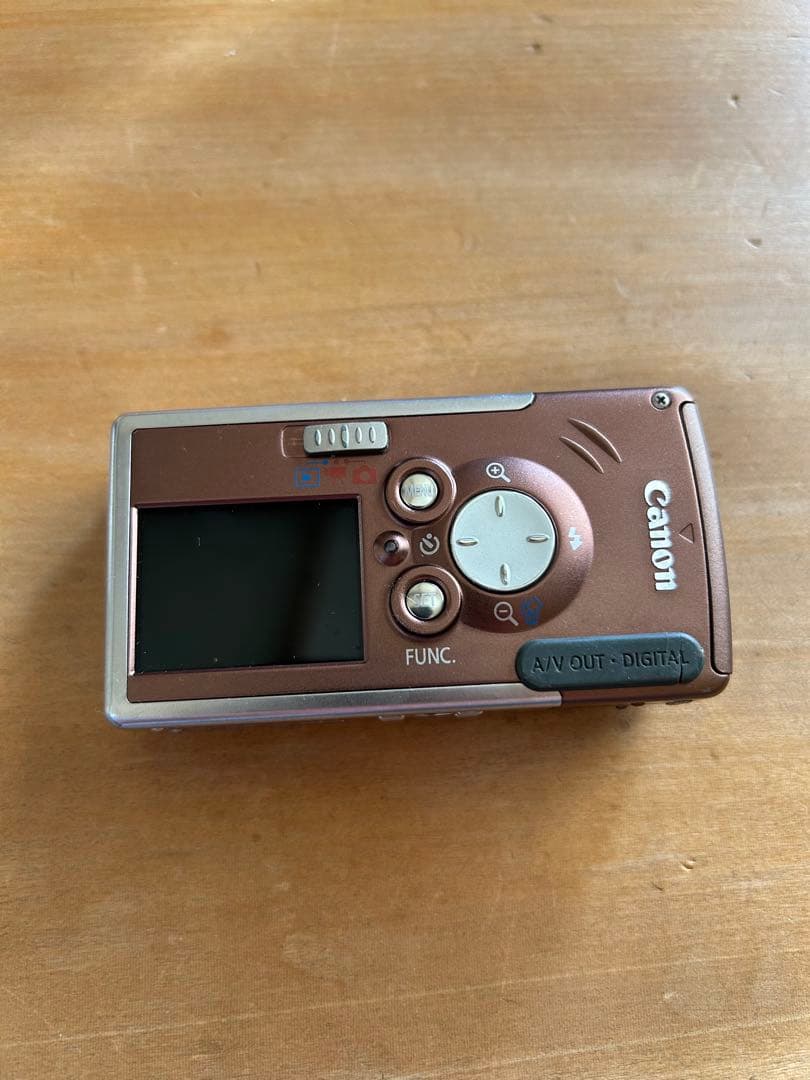 Canon IXY DIGITAL4.0メガピクセル　デジタルカメラ充電器セット