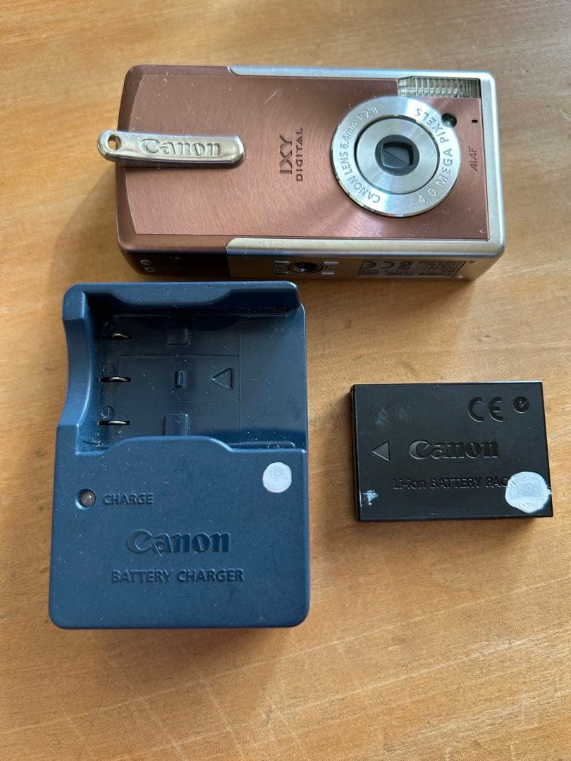 Canon IXY DIGITAL4.0メガピクセル　デジタルカメラ充電器セット
