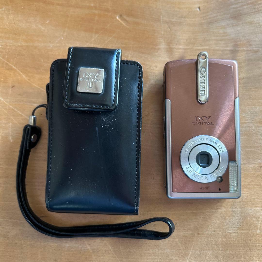 Canon IXY DIGITAL4.0メガピクセル　デジタルカメラ充電器セット