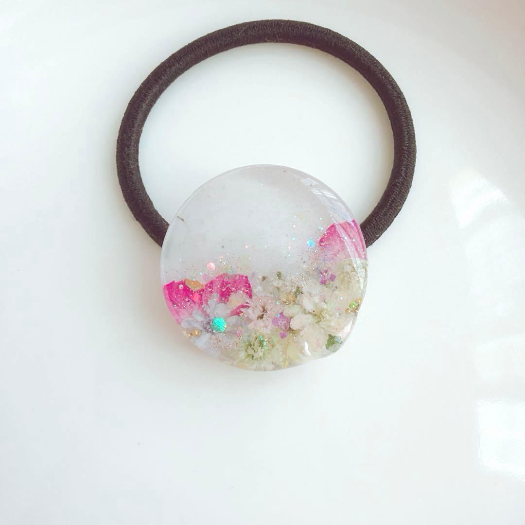 レジンヘアゴム バラ　冬　雪　華やか　かすみ草