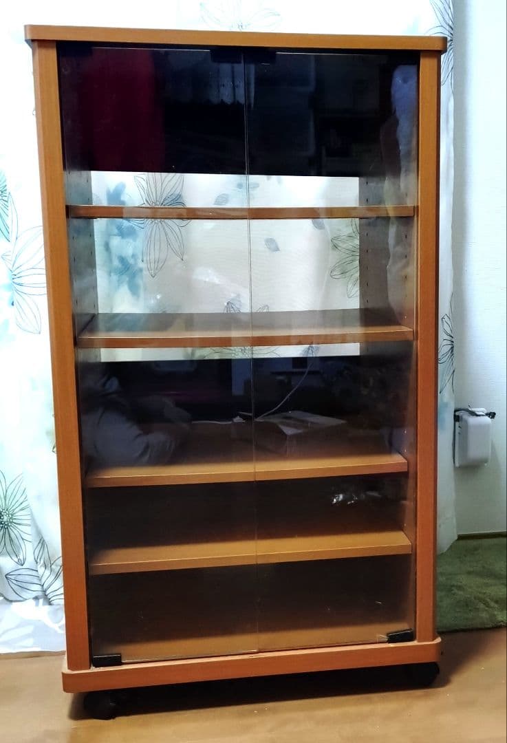 ガラス開閉式キャビネット