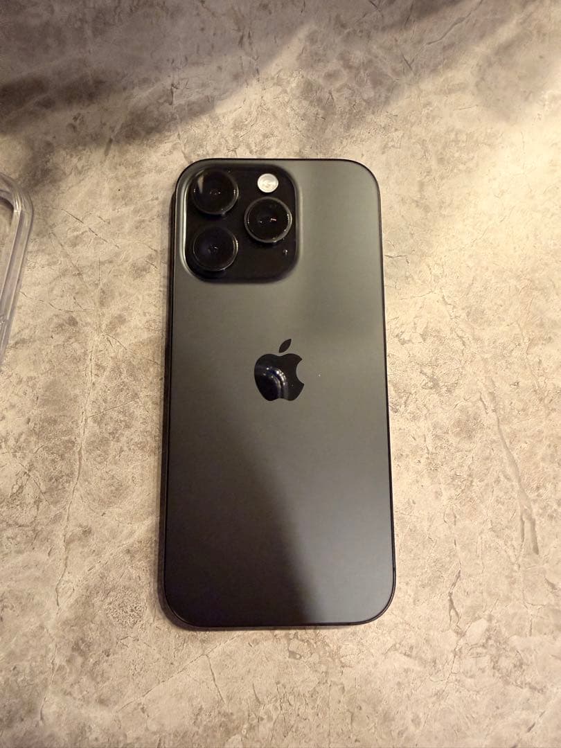 iPhone16pro美品　おまけマジックジョンのスマフォケースとフィルム1枚付