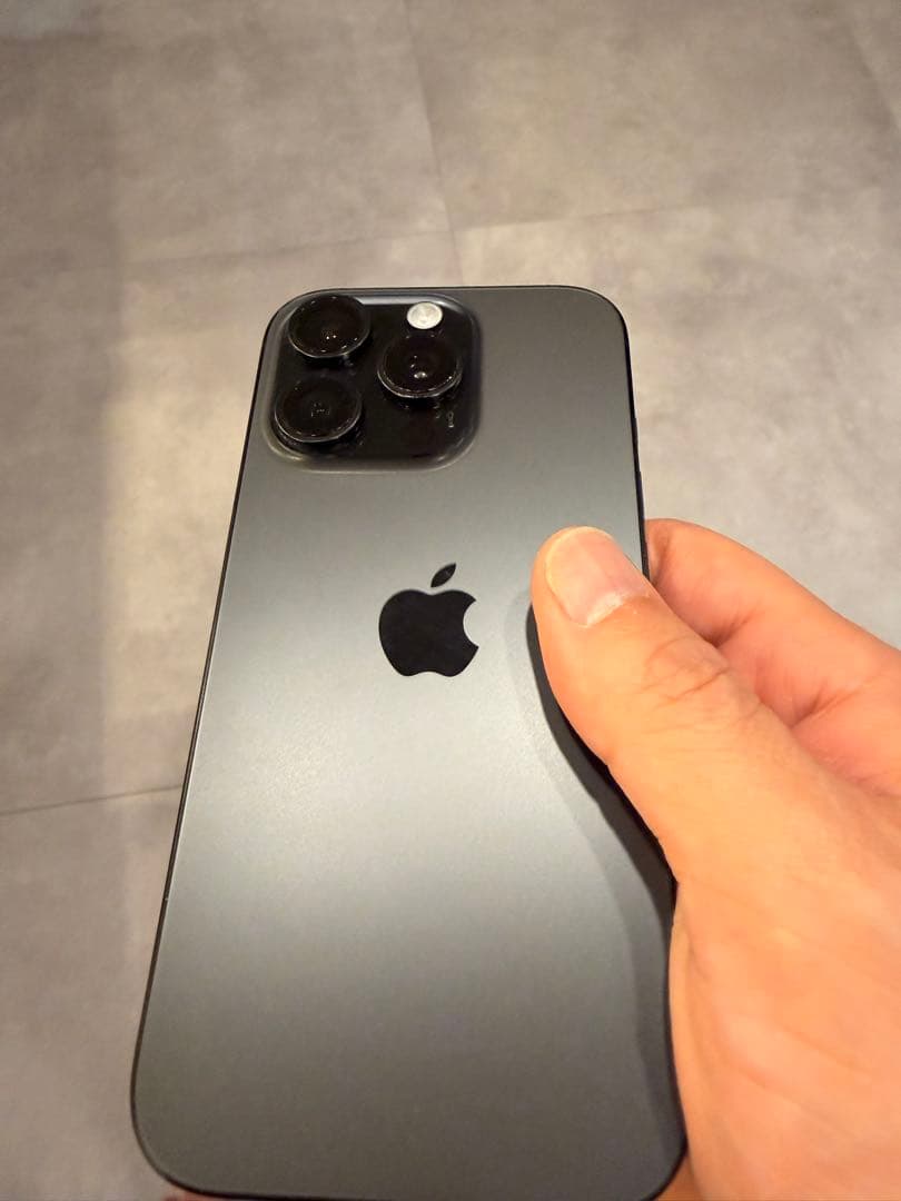 iPhone16pro美品　おまけマジックジョンのスマフォケースとフィルム1枚付