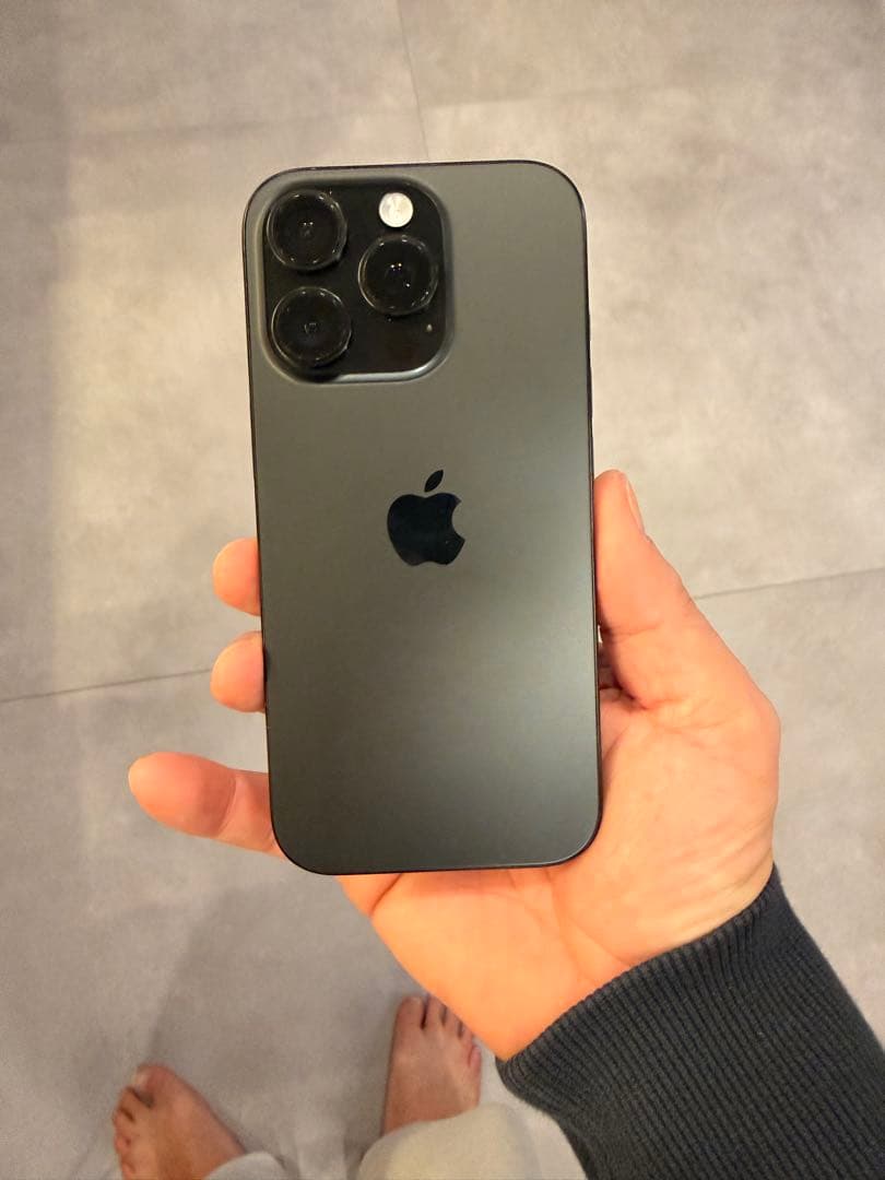 iPhone16pro美品　おまけマジックジョンのスマフォケースとフィルム1枚付
