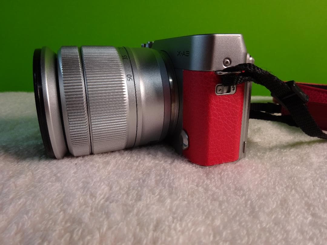 Fujifilm X-A3 ミラーレスカメラ シルバー/レッド　動作品