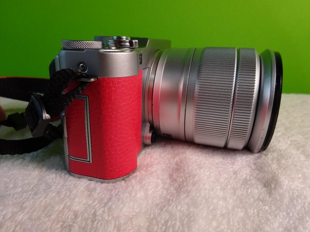 Fujifilm X-A3 ミラーレスカメラ シルバー/レッド　動作品