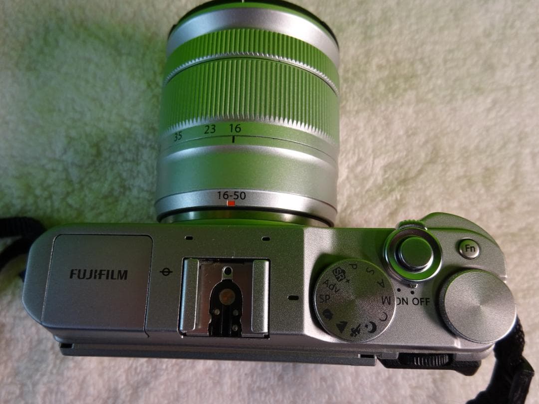 Fujifilm X-A3 ミラーレスカメラ シルバー/レッド　動作品