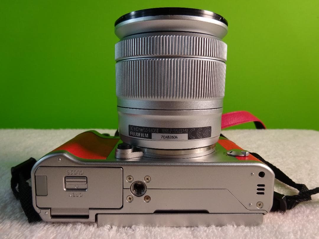 Fujifilm X-A3 ミラーレスカメラ シルバー/レッド　動作品