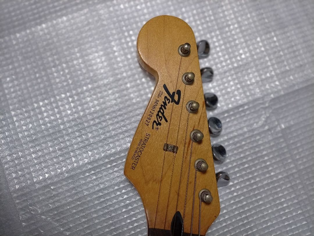 紅*中様 フェンダー メキシコ　ストラトキャスター レフティ　エレキギター