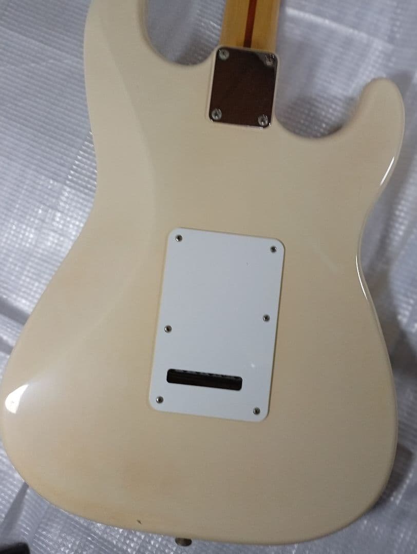 紅*中様 フェンダー メキシコ　ストラトキャスター レフティ　エレキギター