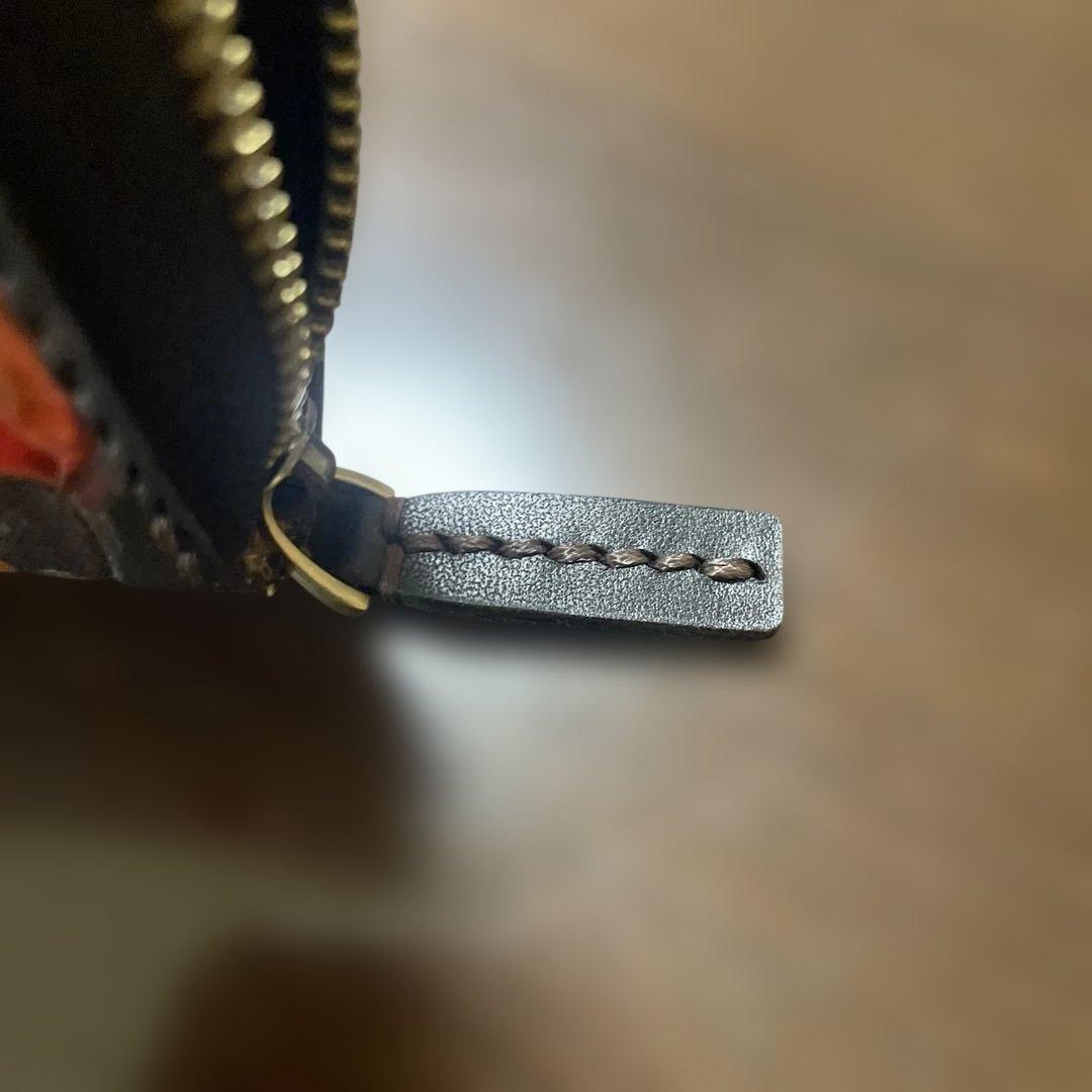 ドラゴン彫刻レザー長財布極美品