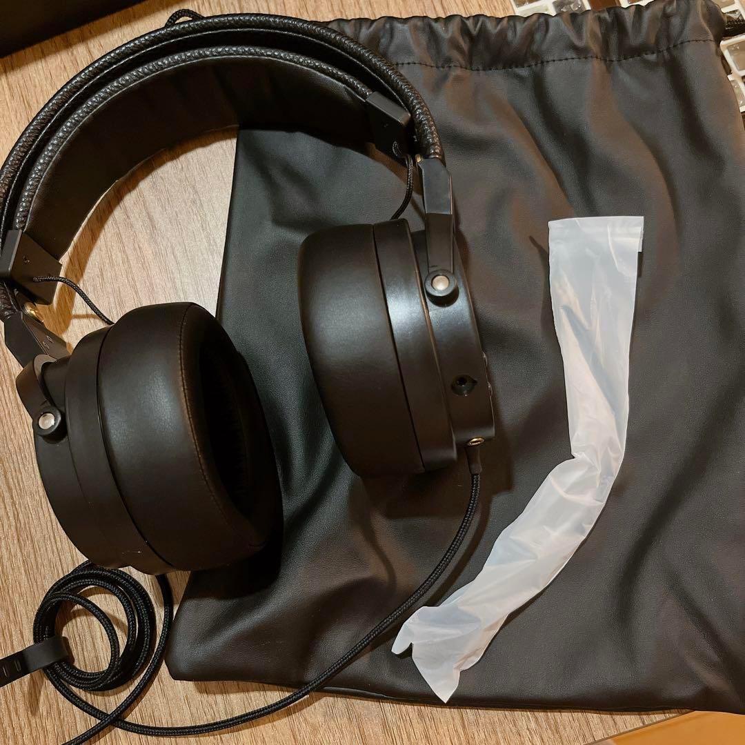 大特価‼️ゲーミングヘッドセット ブラック レッド レザー収納ケース付き✨