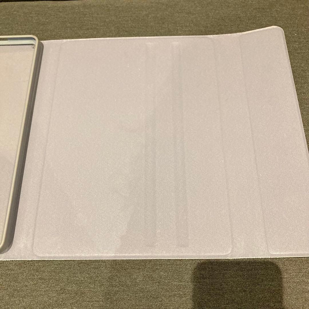 【6088】iPad A2198 32G 初期化済み　キーボード　カバー付き