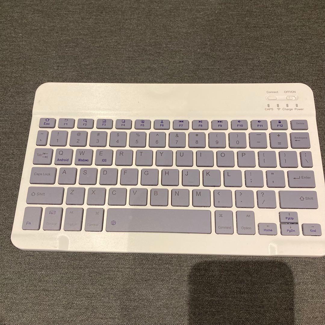 【6088】iPad A2198 32G 初期化済み　キーボード　カバー付き