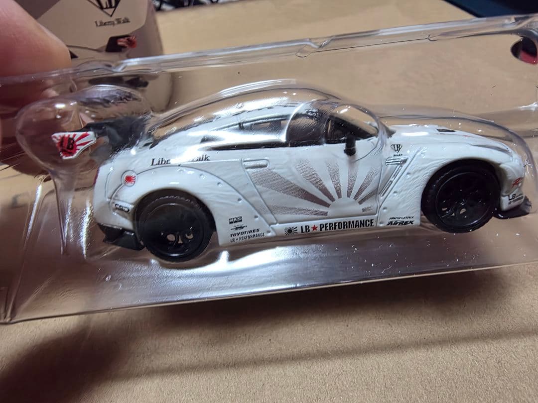 LIBERTYWALK LB★Works NissanGT-R ホワイト
