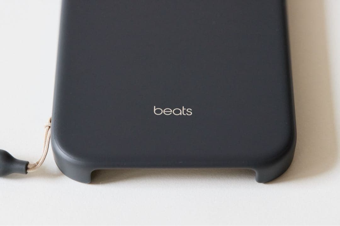 美品　Beats iPhone 17 ProMax KickstandCase