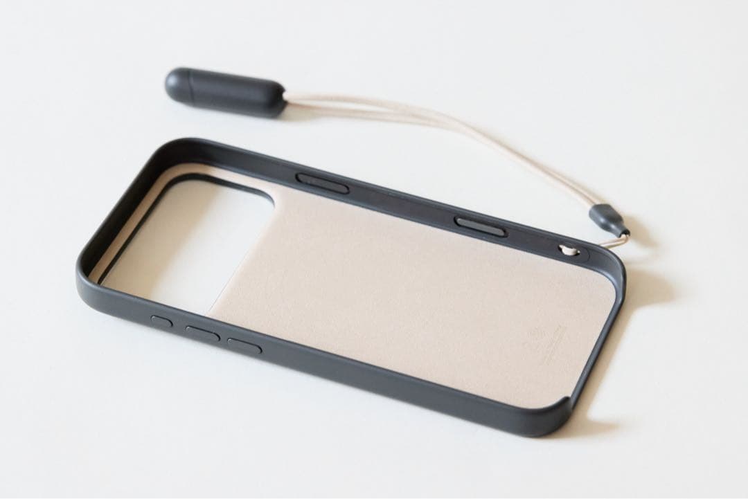 美品　Beats iPhone 17 ProMax KickstandCase