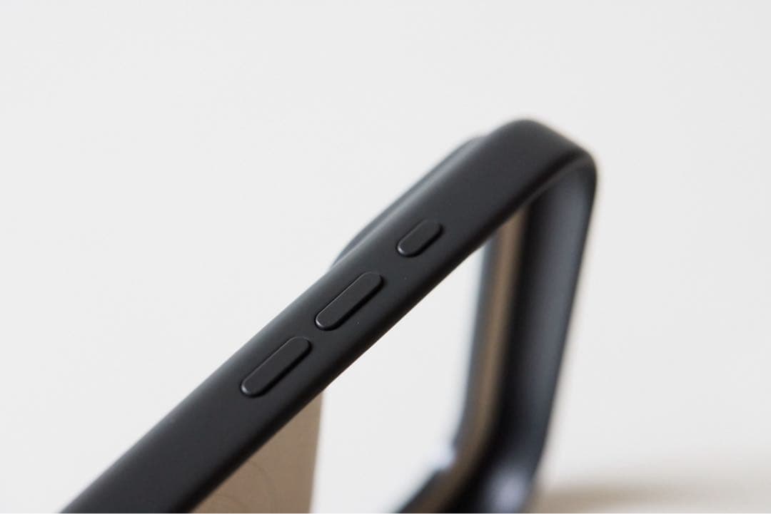 美品　Beats iPhone 17 ProMax KickstandCase