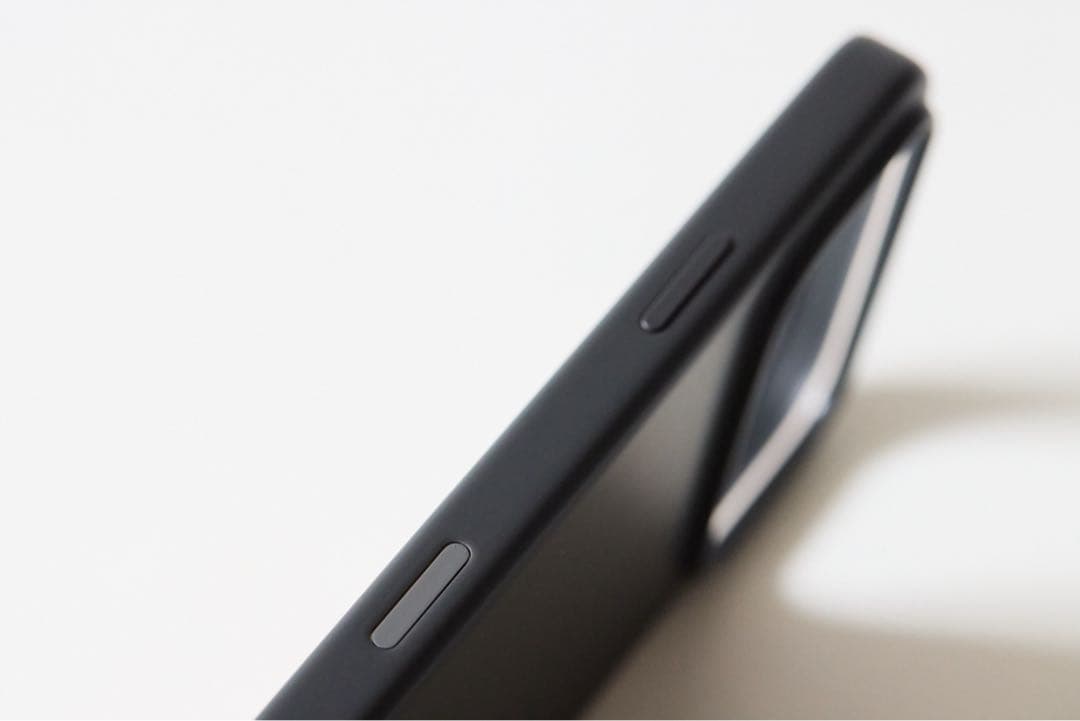 美品　Beats iPhone 17 ProMax KickstandCase