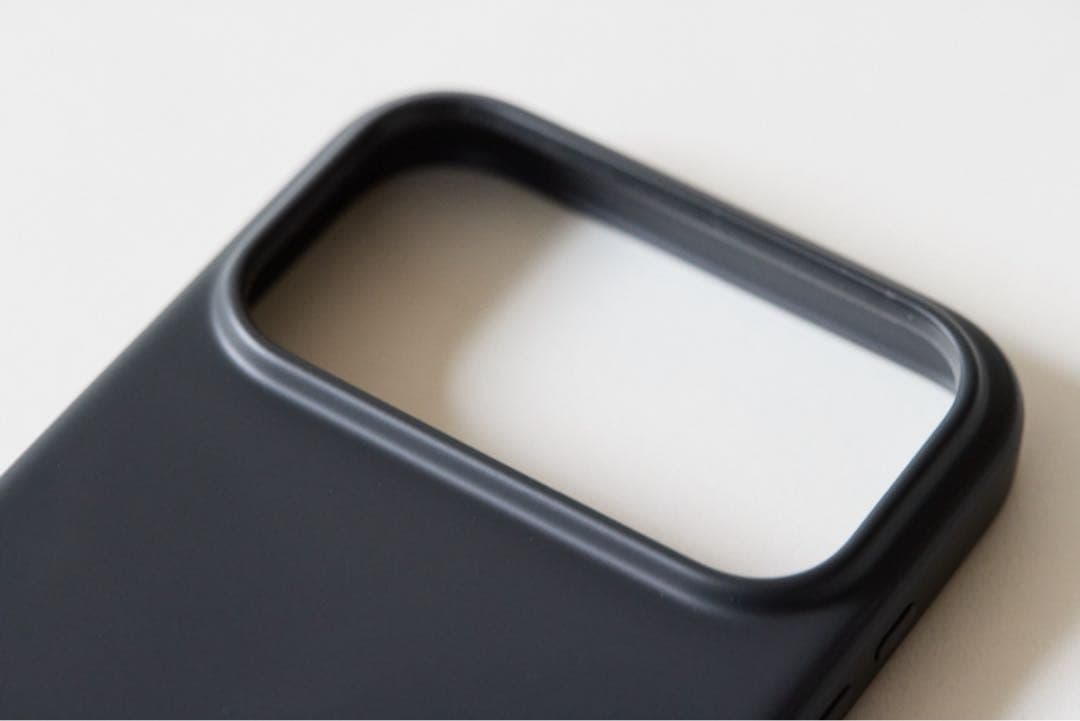 美品　Beats iPhone 17 ProMax KickstandCase