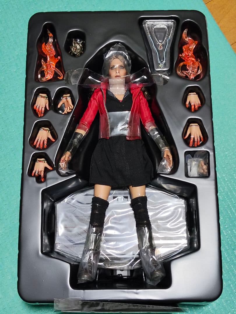 スカーレット・ウィッチ 　アベンジャーズ　エイジ・オブ・ウルトロン　ホットトイズ