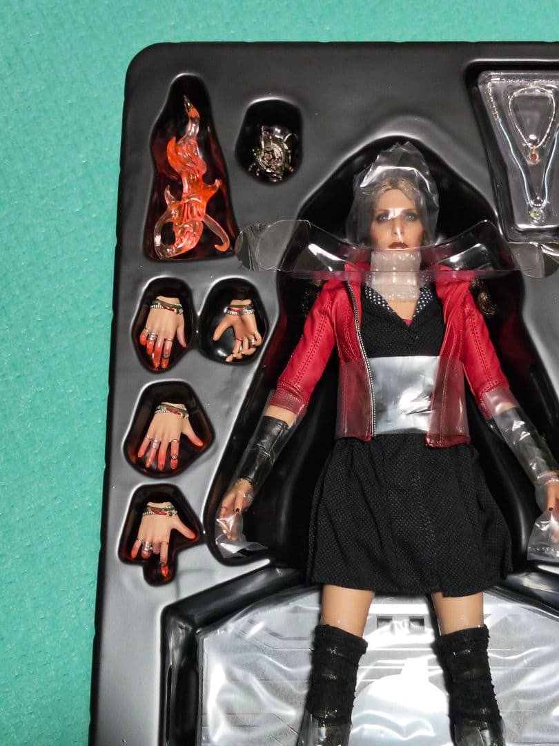 スカーレット・ウィッチ 　アベンジャーズ　エイジ・オブ・ウルトロン　ホットトイズ