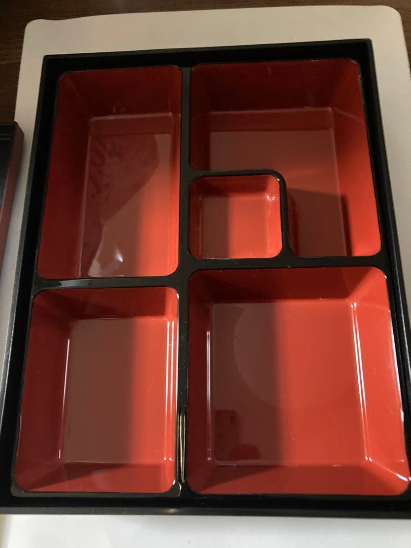 黒赤の5仕切り弁当箱