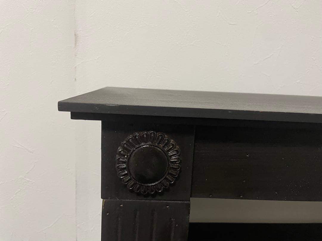 黒い木製　シェルフ ヴィンテージ風　マントルピース　サリュ