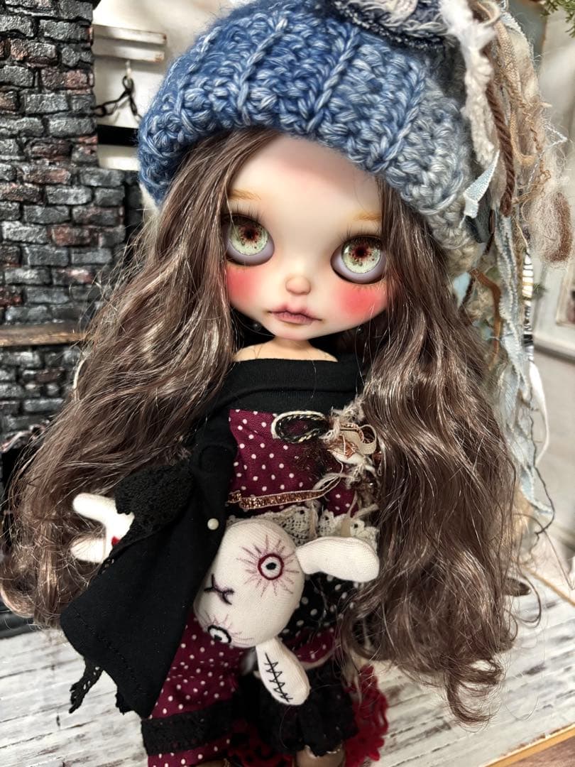 カスタムアイシードール　ネオサイズ　白肌　ブラウンウェーブセンター分け