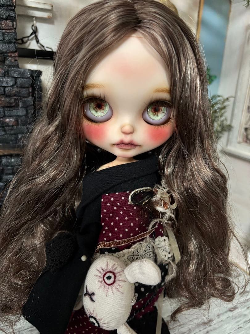 カスタムアイシードール　ネオサイズ　白肌　ブラウンウェーブセンター分け