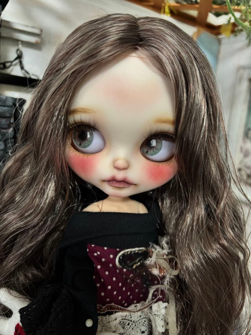 カスタムアイシードール　ネオサイズ　白肌　ブラウンウェーブセンター分け