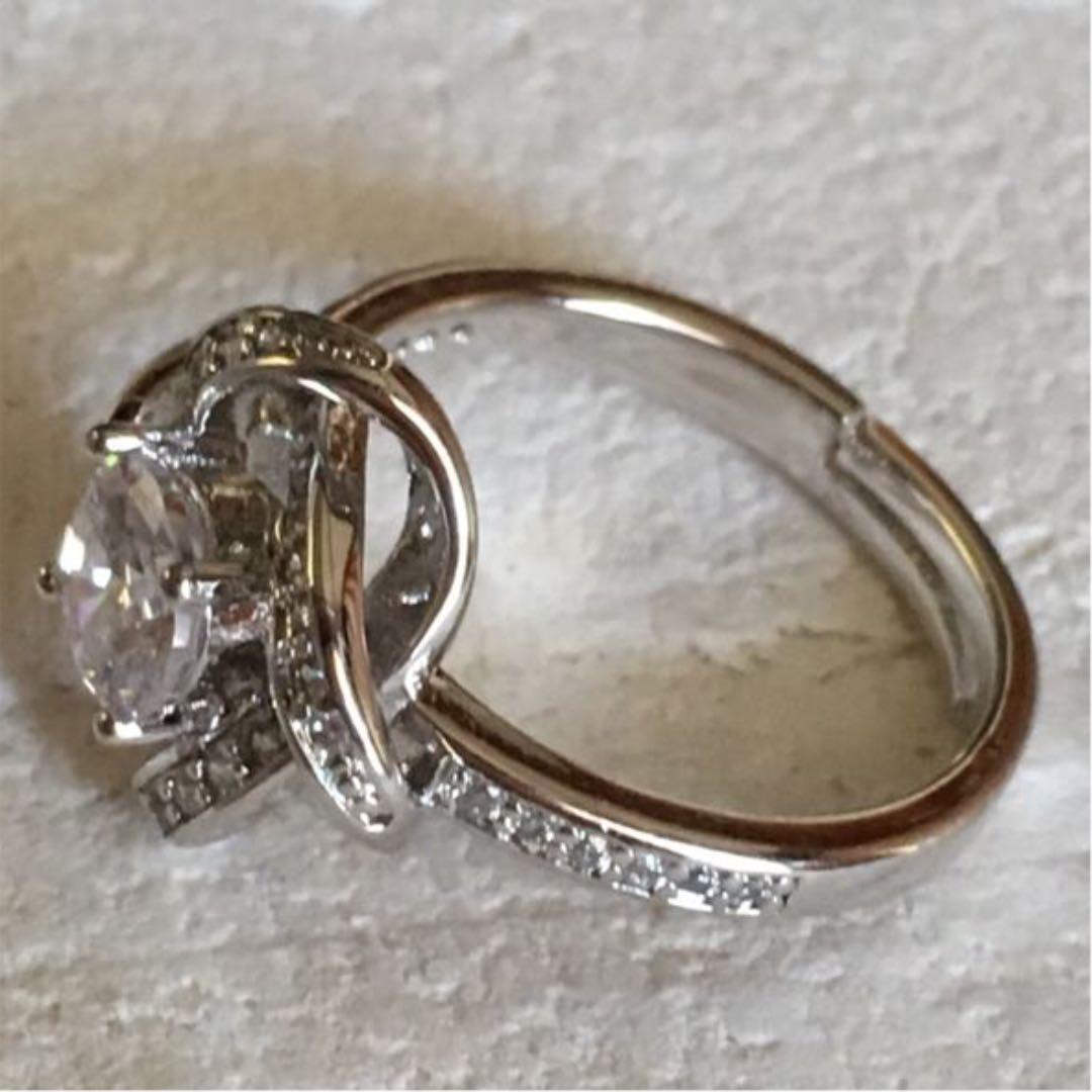 スワロフスキー 1カラットフラワー  18kgf ギフト用  ホワイトゴールド