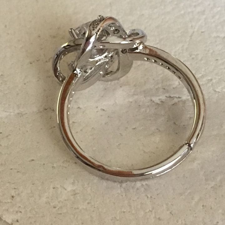 スワロフスキー 1カラットフラワー  18kgf ギフト用  ホワイトゴールド