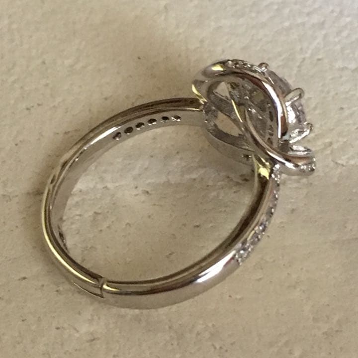 スワロフスキー 1カラットフラワー  18kgf ギフト用  ホワイトゴールド