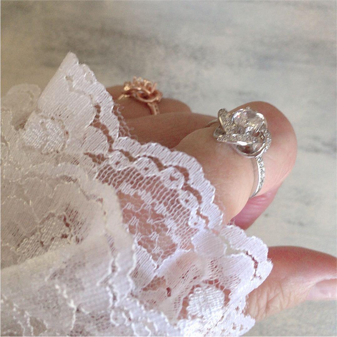 スワロフスキー 1カラットフラワー  18kgf ギフト用  ホワイトゴールド