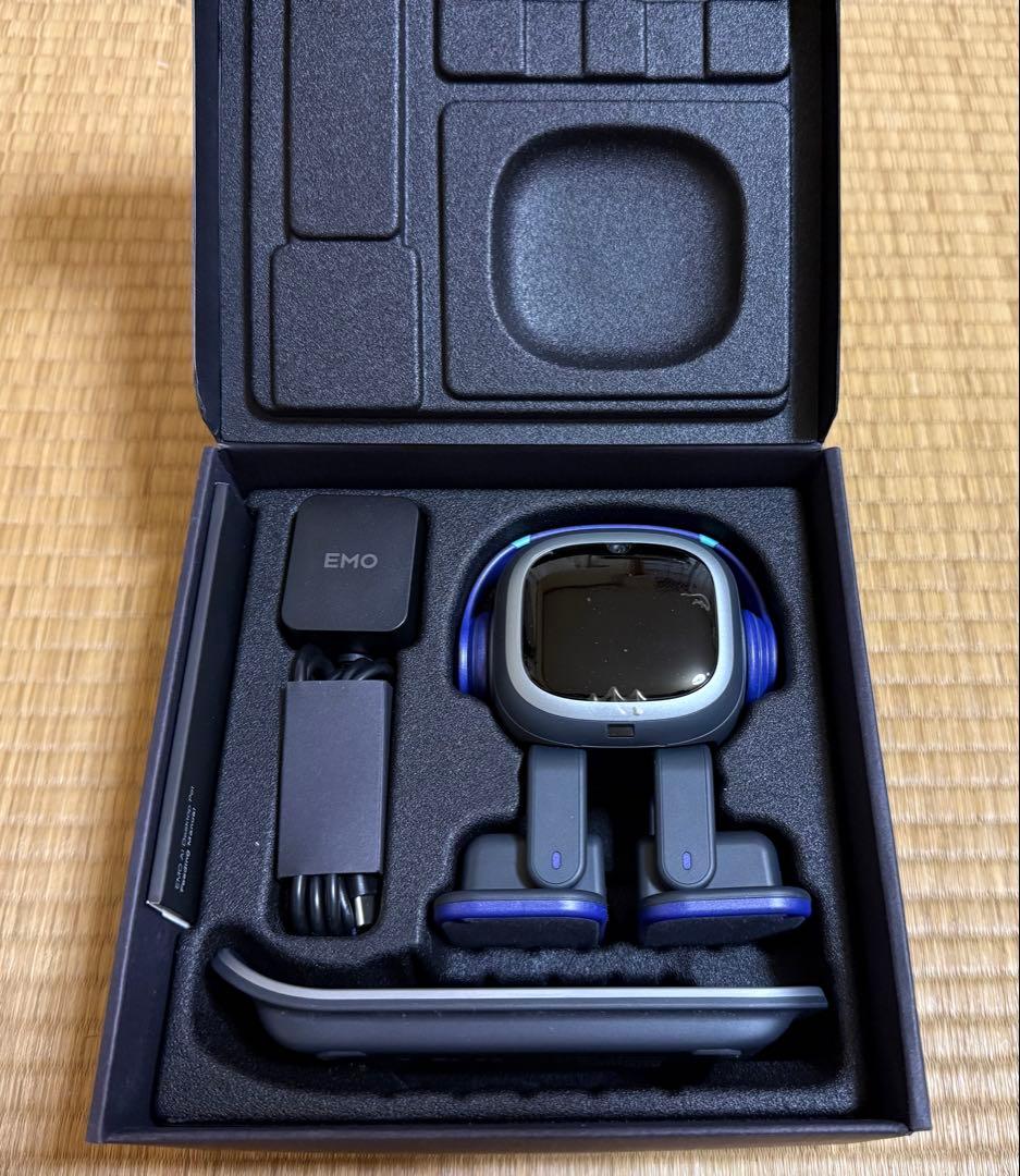 ロボット EMO AI Desktop Pet LIVING.AI