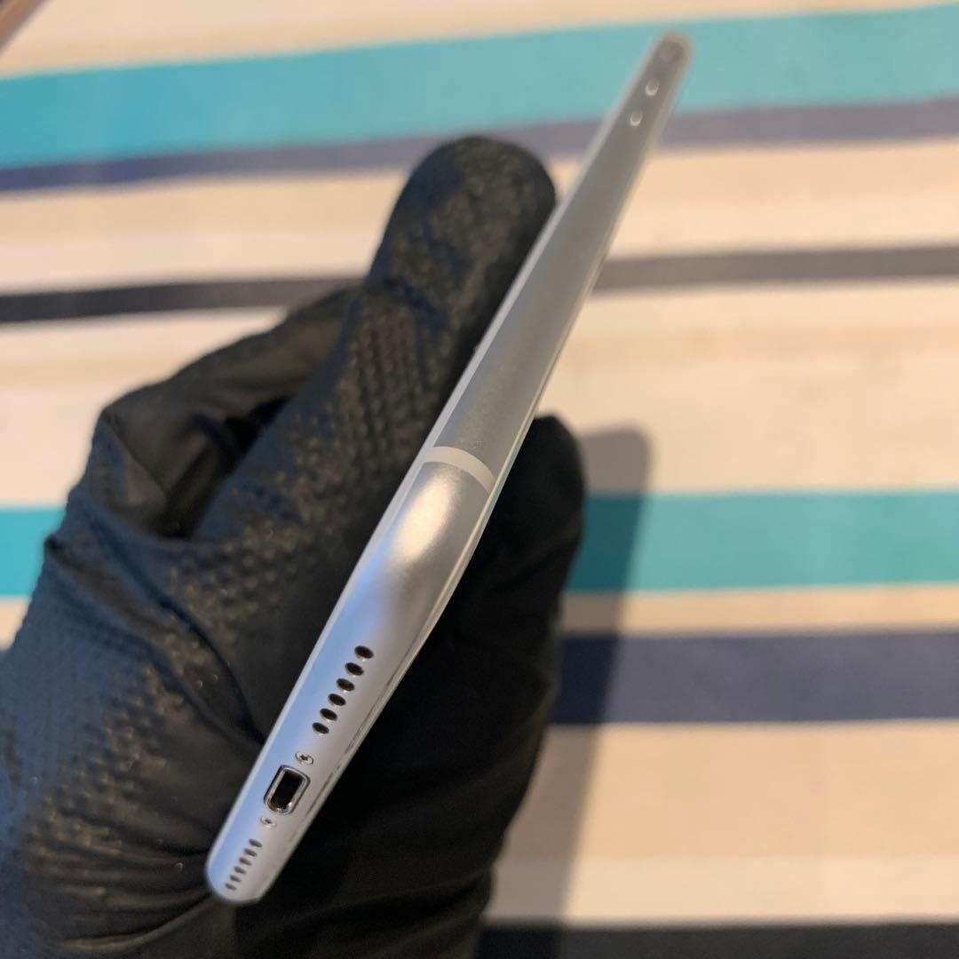 Apple iPhone 8 シルバー 本体　　美品256G SIMフリー