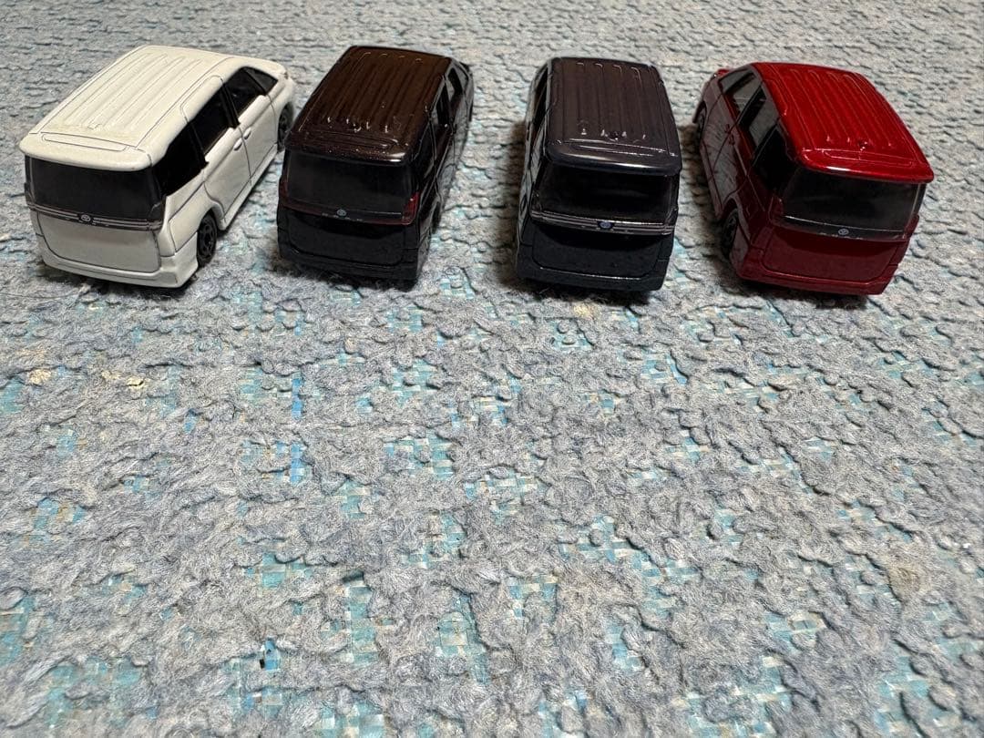 トヨタ ノア / ヴォクシー 90系 トミカ 初回特別仕様あり 美品