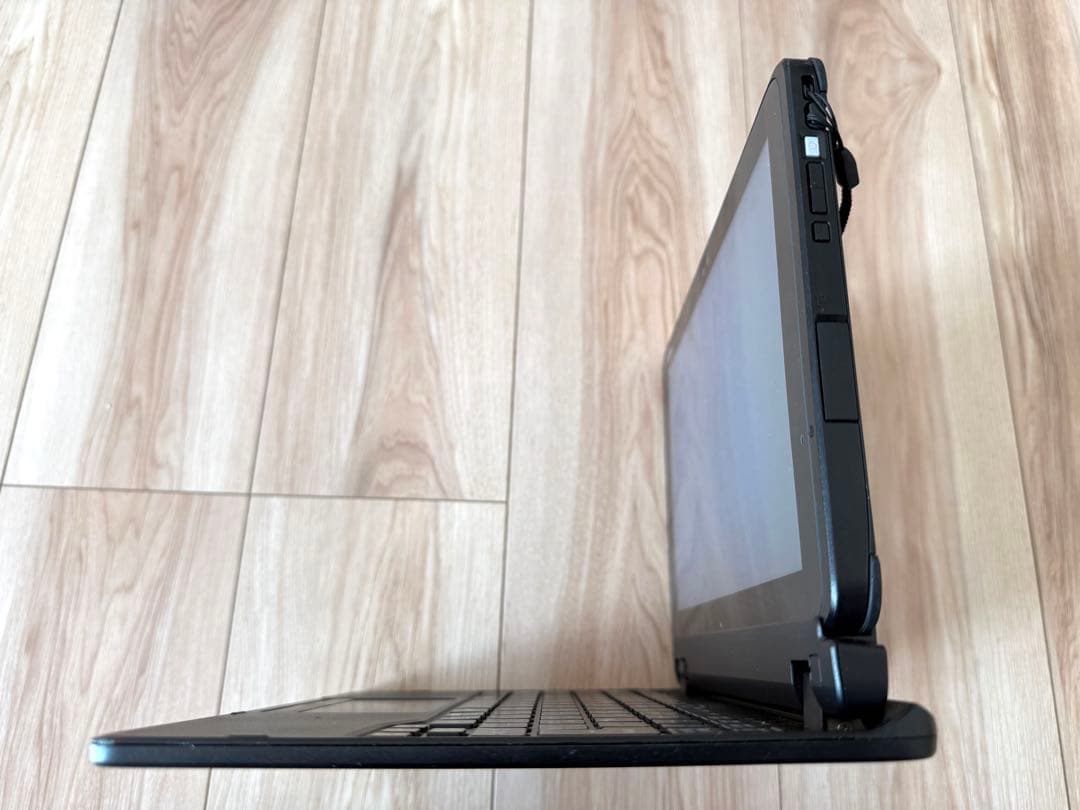 オフィス24付 Fujitsu 2-in-1 タブレット Atom/4/64GB