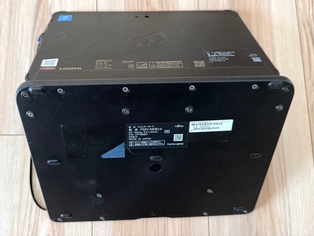 オフィス24付 Fujitsu 2-in-1 タブレット Atom/4/64GB