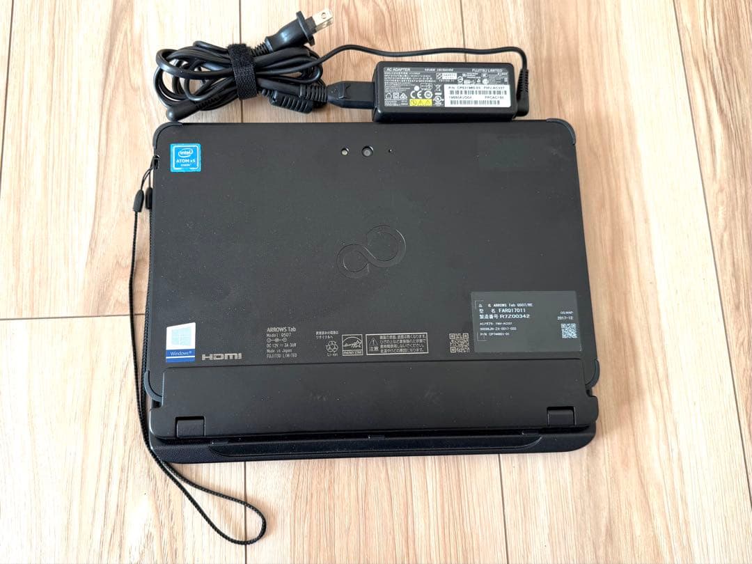 オフィス24付 Fujitsu 2-in-1 タブレット Atom/4/64GB